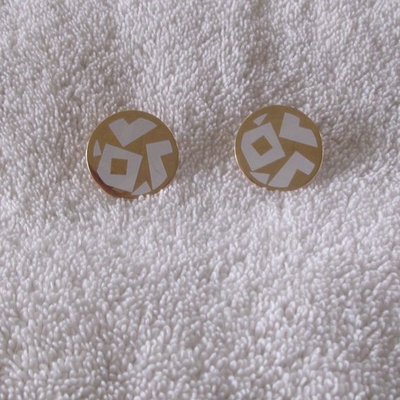 Avon clip earrings gold tone white geometric designs - Picture 1 of 1